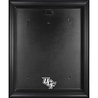 Vitrine de présentation du maillot avec logo encadré noir des UCF Knights