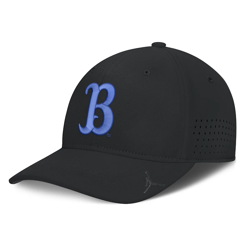 Casquette Jordan Brand noire pour homme, modèle UCLA Bruins 2026 Sideline Practice AeroBill Swooshflex Dri-FIT