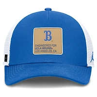 Casquette ajustable Jordan Brand bleu/blanc UCLA Bruins 2025 On-Field Rise Engineered Trucker pour homme