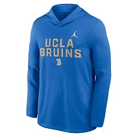 T-shirt à capuche et manches longues Jordan Brand bleu UCLA Bruins 2025 Sideline Dri-FIT pour homme