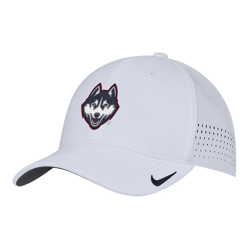 Casquette Nike blanche UConn Huskies 2025 On-Field Performance Flex pour homme