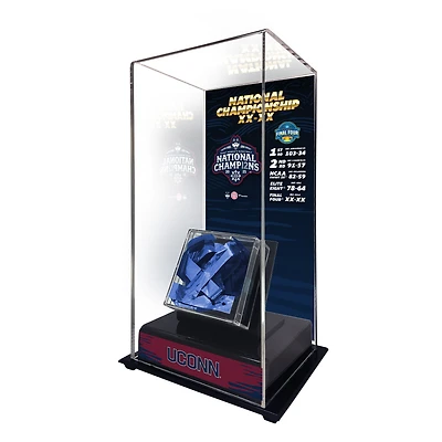 Grande vitrine de présentation des Huskies de l'UConn, champions nationaux de basketball féminin de la NCAA 2025, avec confettis utilisés lors du match