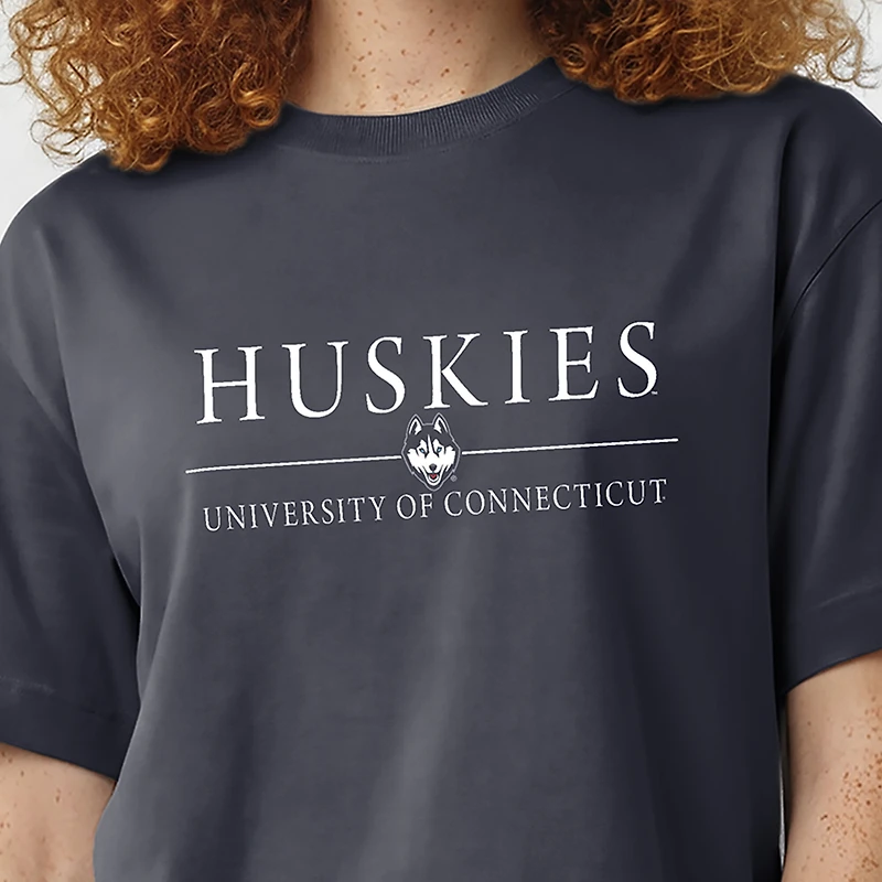 T-shirt Champion bleu marine pour femmes, UConn Huskies, longueur taille, logo.