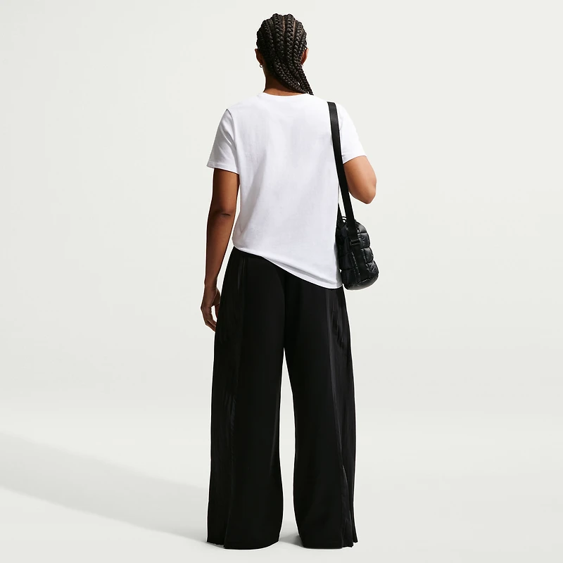 T-shirt Nike blanc pour femme avec l'écusson de l'équipe nationale américaine football (USMNT)