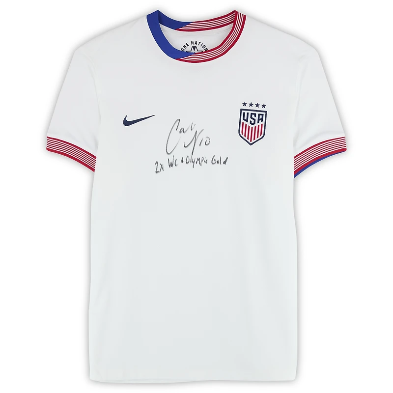 Maillot Nike blanc 2024 autographié par Carli Lloyd de l'USWNT avec inscription « Double championne du monde et championne olympique » - Signature sur le devant