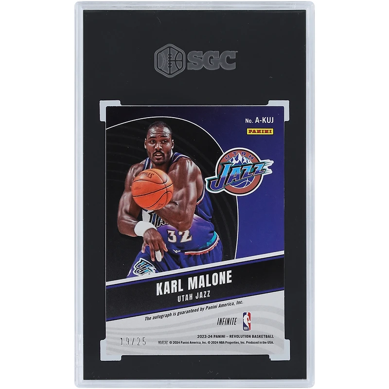 Carte Panini Revolution Infinite #A-KUJ #19/25 SGC authentifiée 8,5/10 autographiée par Karl Malone Utah Jazz 2023-24