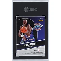 Carte Panini Revolution Infinite #A-KUJ #19/25 SGC authentifiée 8,5/10 autographiée par Karl Malone Utah Jazz 2023-24