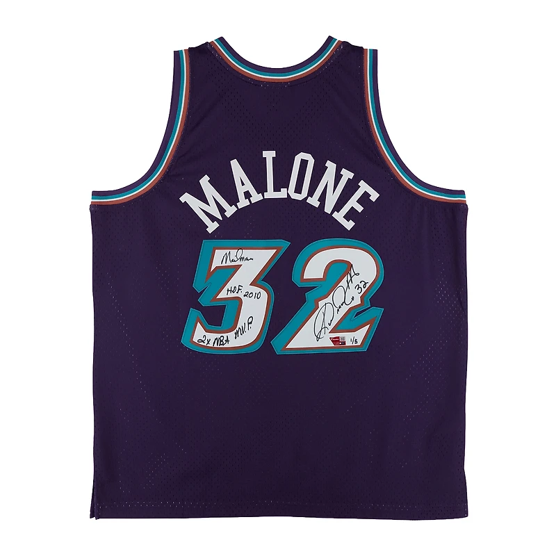 Maillot Swingman violet Mitchell & Ness 1996 extérieur, autographié par Karl Malone (Utah Jazz), avec plusieurs inscriptions - Édition limitée n° 1/5