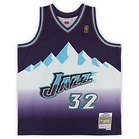 Maillot Swingman violet Mitchell & Ness 1996 extérieur, signé par Karl Malone (Utah Jazz), avec plusieurs inscriptions - Édition limitée à 5 exemplaires
