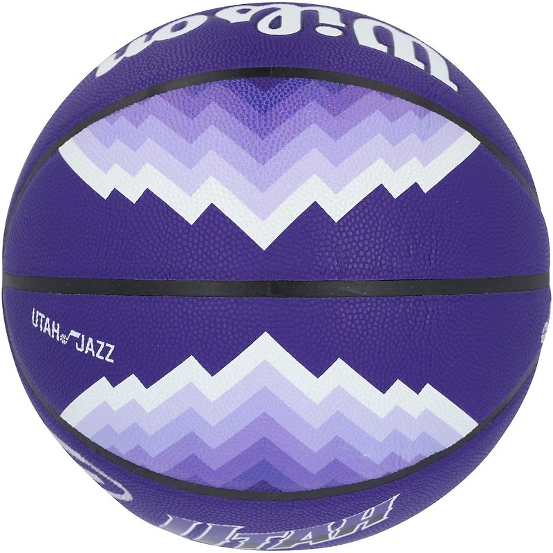 Ballon de basket-ball Wilson City Collector 2023-24 autographié par Lauri Markkanen du Utah Jazz