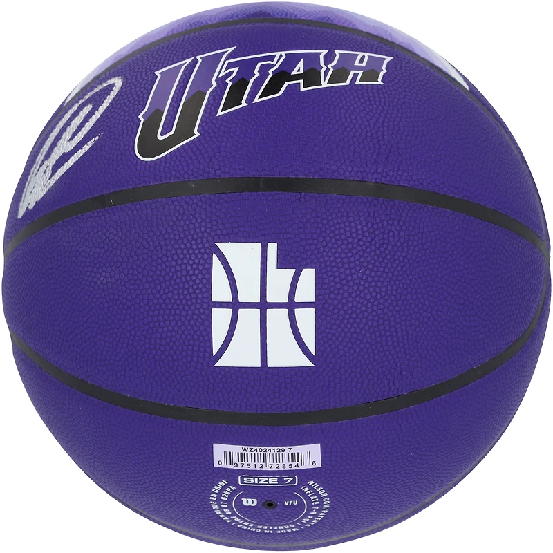 Ballon de basket-ball Wilson City Collector 2023-24 autographié par Lauri Markkanen du Utah Jazz