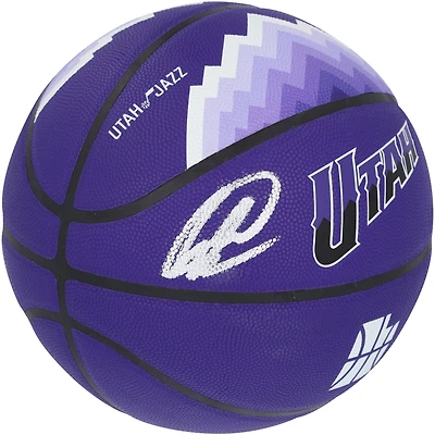 Ballon de basket-ball Wilson City Collector 2023-24 autographié par Lauri Markkanen du Utah Jazz