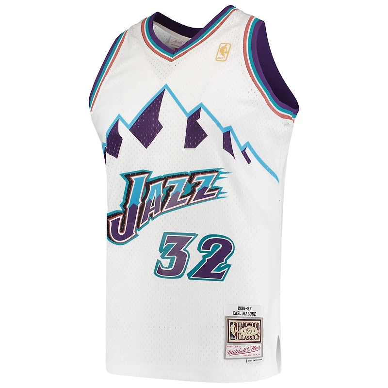 Maillot Swingman Mitchell & Ness Karl Malone blanc Utah Jazz 1996/97 Hardwood Classics pour hommes