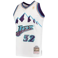 Maillot Swingman Mitchell & Ness Karl Malone blanc Utah Jazz 1996/97 Hardwood Classics pour hommes