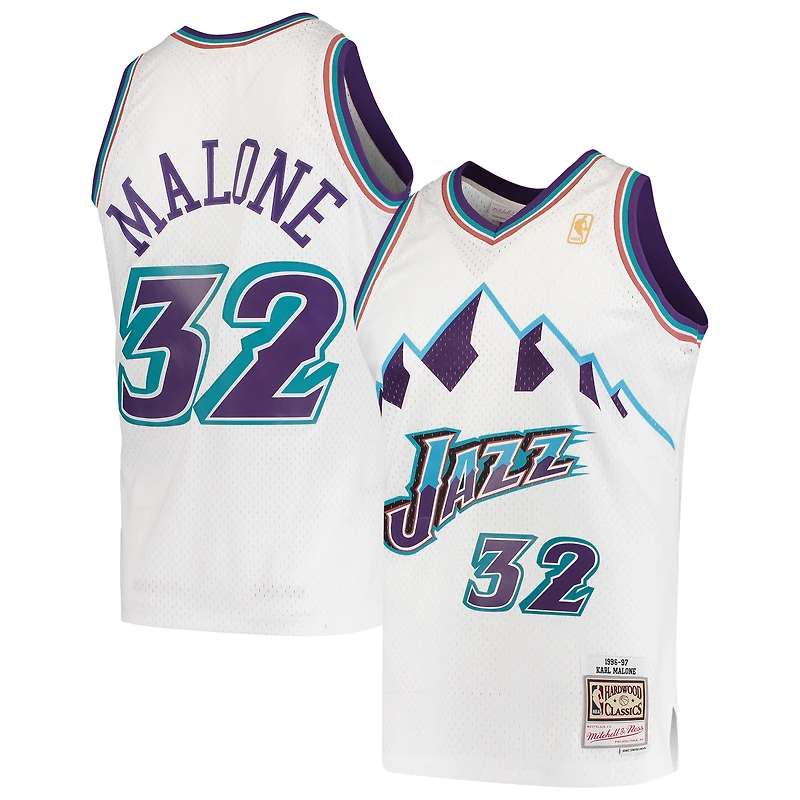 Maillot Swingman Mitchell & Ness Karl Malone blanc Utah Jazz 1996/97 Hardwood Classics pour hommes