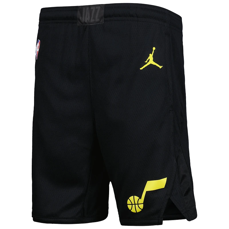 Short de performance Swingman pour jeune Jordan Brand Utah Jazz Statement Edition noir