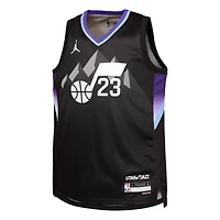 Maillot Swingman noir pour jeunes Jordan Brand Lauri Markkanen Utah Jazz - Édition Statement