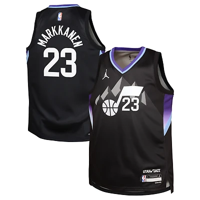 Maillot Swingman noir pour jeunes Jordan Brand Lauri Markkanen Utah Jazz - Édition Statement