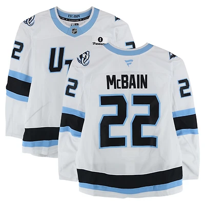 Maillot blanc n° 22 de Jack McBain (Utah Mammoth), porté lors de matchs joués entre le 14 décembre 2025 et le 28 mars 2026.