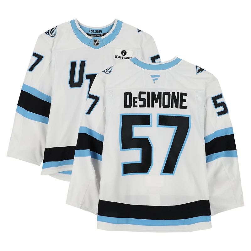 Maillot blanc n° 57 porté par Nick DeSimone (Utah Mammoth) lors de plusieurs matchs entre le 9 octobre et le 6 décembre 2025.