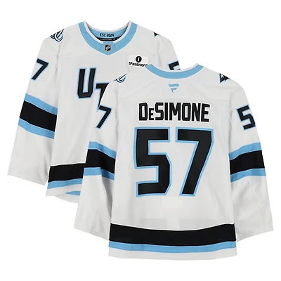 Maillot blanc n° 57 porté par Nick DeSimone (Utah Mammoth) lors de plusieurs matchs entre le 9 octobre et le 6 décembre 2025.
