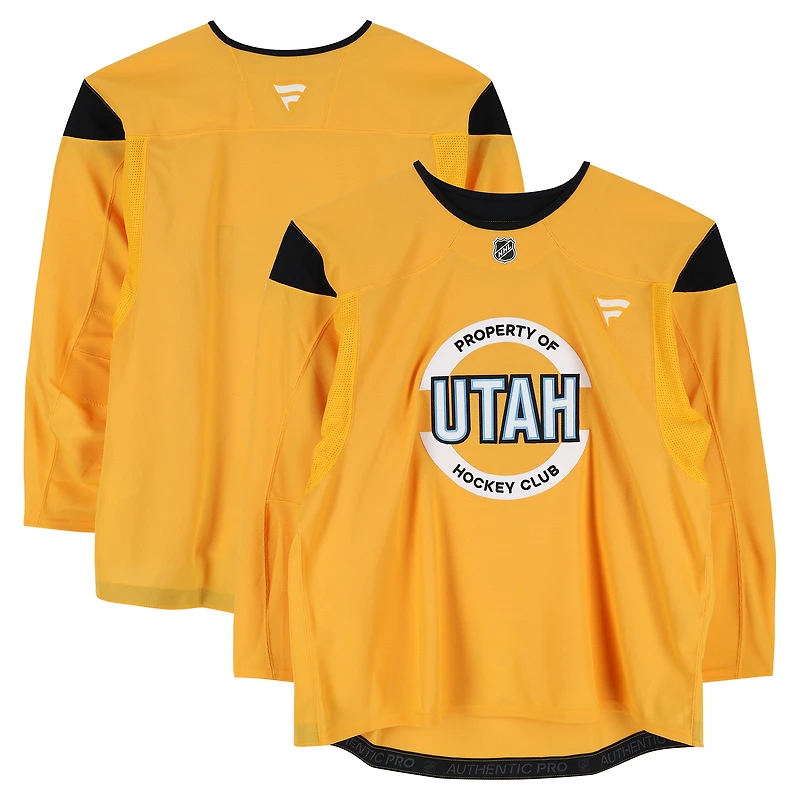 Maillot jaune officiel de l'équipe du Utah Hockey Club pour la saison 2024-2025 de la LNH