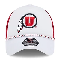 Casquette de camionneur réglable Utah Utes Court Sport Foam A-Frame 9FORTY New Era blanc/rouge pour hommes