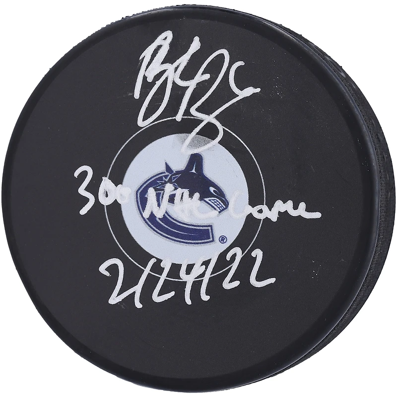 Rondelle de hockey autographiée par Brock Boeser des Canucks de Vancouver avec l'inscription « 300th NHL Game 2/24/22 »