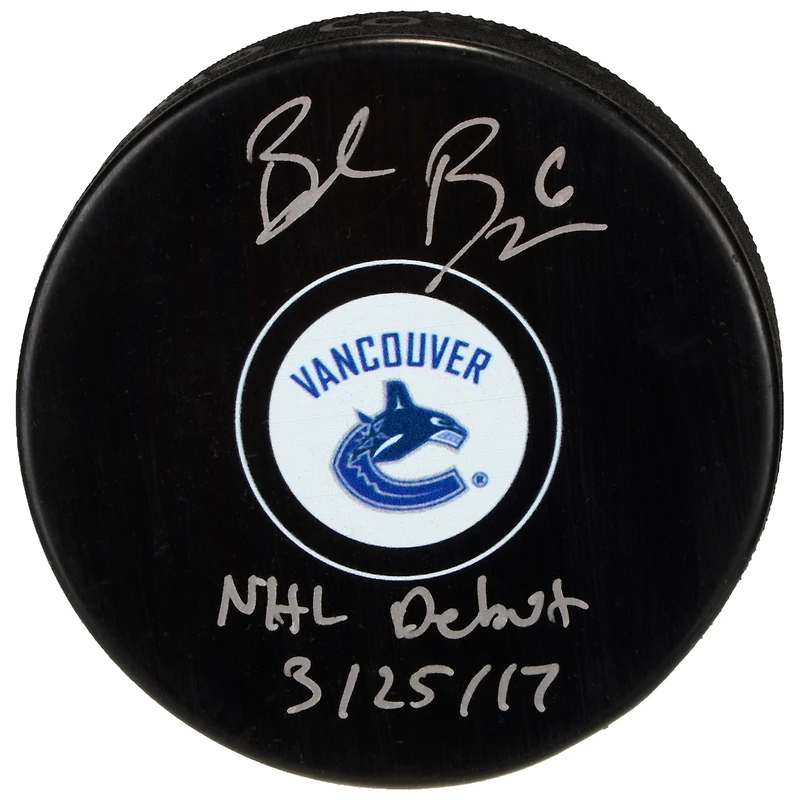 Brock Boeser Rondelle de hockey autographiée des Canucks de Vancouver avec inscription « NHL Debut 3/25/17 »