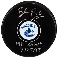 Brock Boeser Rondelle de hockey autographiée des Canucks de Vancouver avec inscription « NHL Debut 3/25/17 »