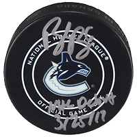 Brock Boeser Rondelle de jeu officielle dédicacée des Canucks de Vancouver avec inscription « NHL Debut 3/25/17 »