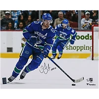 Photo de patinage autographiée de Daniel Sedin (Canucks de Vancouver), 40,6 x 50,8 cm, en maillot bleu, avec inscription « HOF 22 » - Édition limitée à 22 exemplaires