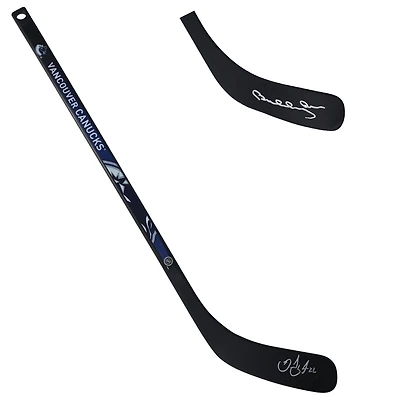 Mini bâton de hockey composite autographié par Daniel Sedin, joueur des Canucks de Vancouver