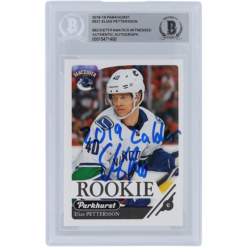 Carte de recrue authentifiée 2018-19 Upper Deck Parkhurst #331 signée Elias Pettersson par les Canucks de Vancouver avec l'inscription « 2019 Calder » et présentée par des fanatiques de Beckett