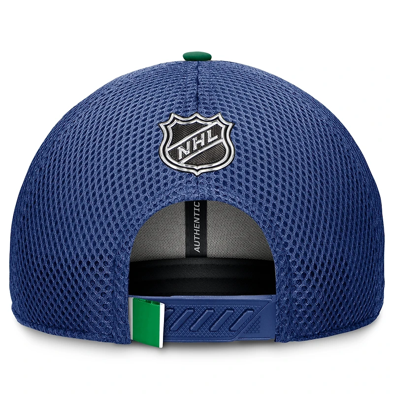 Casquette ajustable Fanatics Blue Vancouver Canucks Authentic Pro Home Ice Trucker pour homme