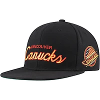 Casquette snapback Core Team Script 2.0 noire Mitchell & Ness pour homme des Canucks de Vancouver
