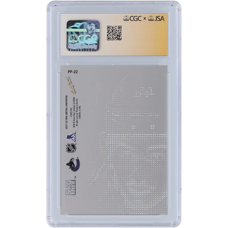 Carte autographiée de Quinn Hughes (Canucks de Vancouver) 2021-2022 Upper Deck Metal Universe Platinum Portraits #PP-22, authentifiée CGC Fanatics Witnessed (10/10).