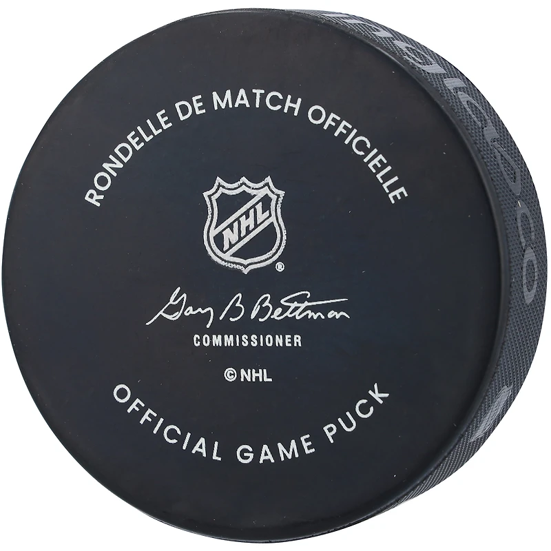 Rondelle de match officielle autographiée par Quinn Hughes des Canucks de Vancouver