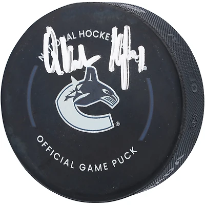 Rondelle de match officielle autographiée par Quinn Hughes des Canucks de Vancouver