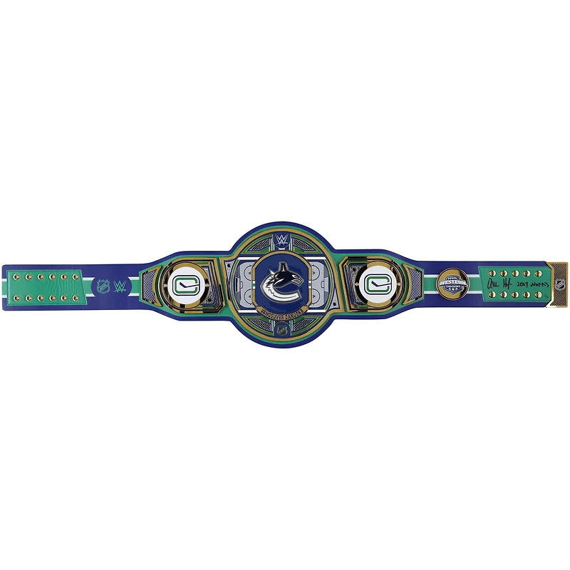 Ceinture de titre WWE Legacy autographiée par Quinn Hughes des Vancouver Canucks avec inscription « 2024 Norris