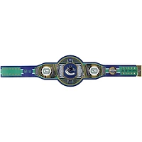 Ceinture de titre WWE Legacy autographiée par Quinn Hughes des Vancouver Canucks avec inscription « 2024 Norris