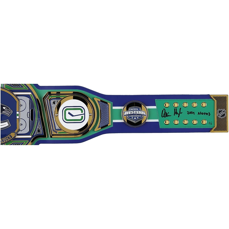 Ceinture de championne WWE Legacy autographiée par Quinn Hughes des Vancouver Canucks avec inscription « 2024 Norris » - Édition limitée à 5 exemplaires