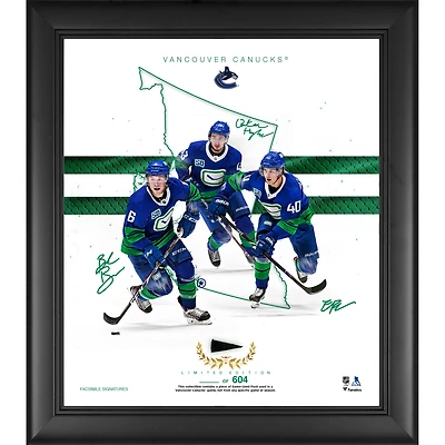 Collage de fondations de franchise encadré des Canucks de Vancouver 15" x 17" avec une rondelle d'occasion de jeu - Édition limitée à 604