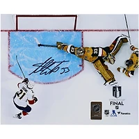 Photographie autographiée de 8" x 10" d'Adin Hill Vegas Golden Knights lors du premier match de la finale de la Coupe Stanley 2023