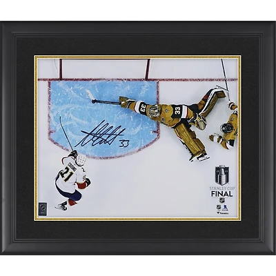 Photographie encadrée autographiée par Adin Hill Vegas Golden Knights 16" x 20" du premier match de la finale de la Coupe Stanley 2023