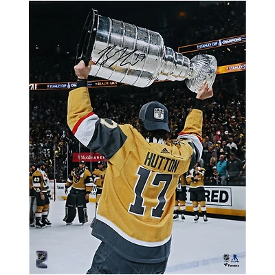 Photographie autographiée de Ben Hutton des Golden Knights de Vegas, champions de la Coupe Stanley 2023, 16" x 20"