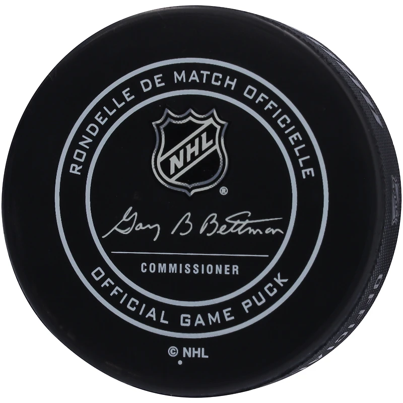Rondelle de match officielle autographiée par Brayden McNabb Vegas Golden Knights