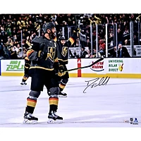Deryk Engelland Vegas Golden Knights dédicacé 16" x 20" Photographie de célébration de but en maillot noir