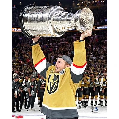 Photographie non signée d'Ivan Barbashiev des Vegas Golden Knights lors de la cérémonie remise Coupe Stanley 2023