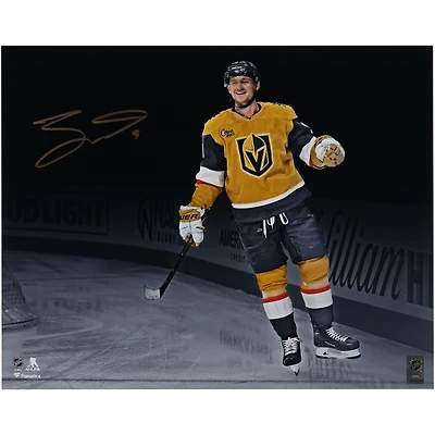 Photo de Jack Eichel, joueur des Golden Knights de Vegas, autographiée (16 po x 20 po), lors de la célébration de son maillot doré.